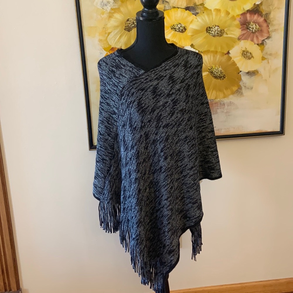 NWT Riah Fasion Poncho.  OS